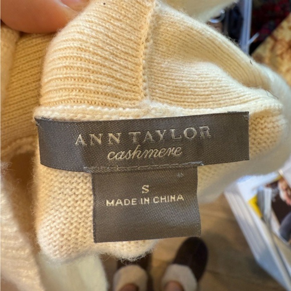 Ann Taylor Cashmere Cream Ruffle Neck Sleeveless Sweater Top Womens Size S - Picture 6 of 6